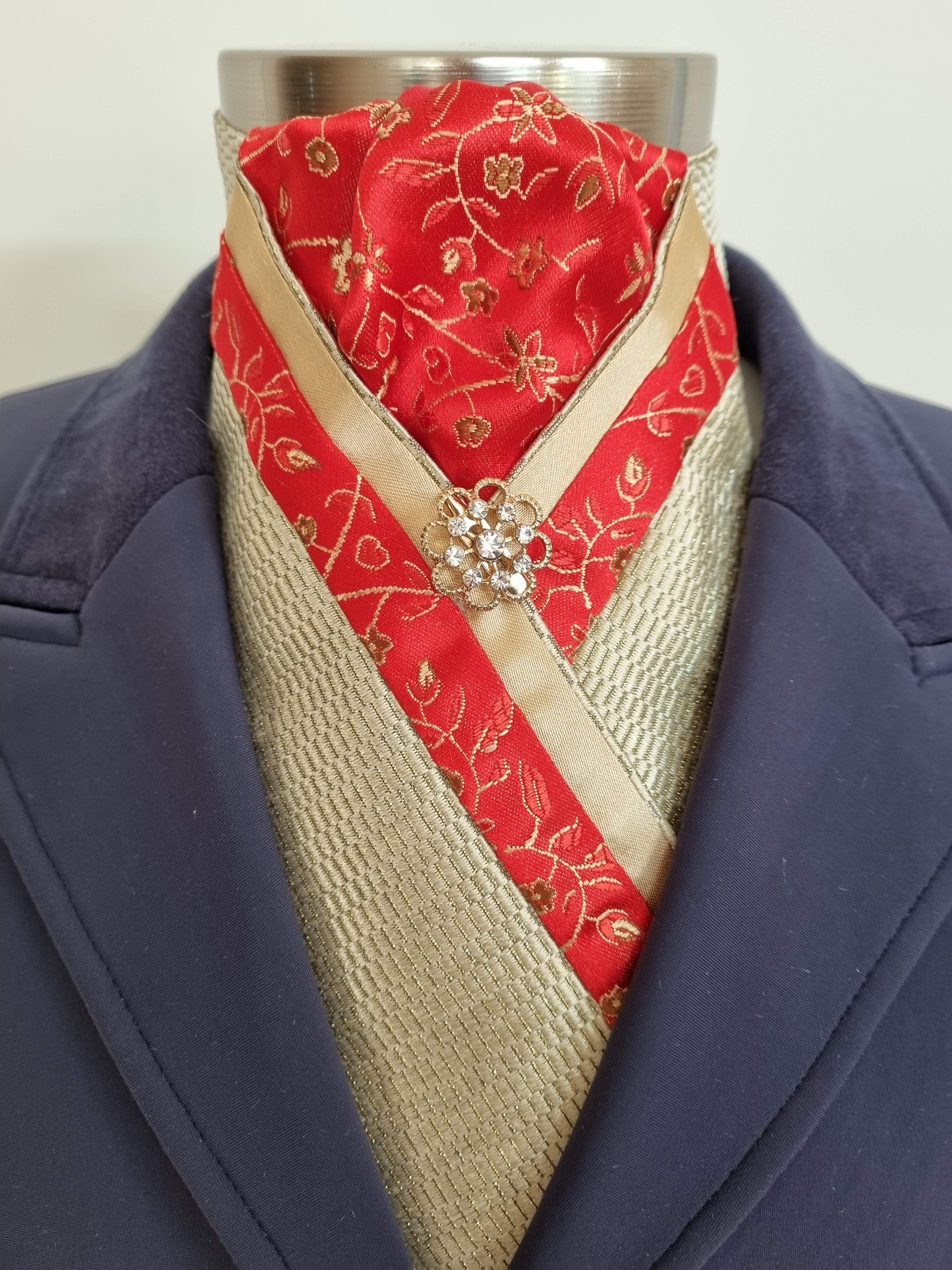 ERA TAYLA STOCK TIE – New gold brocade with red brocade centre & trim, and gold brooch