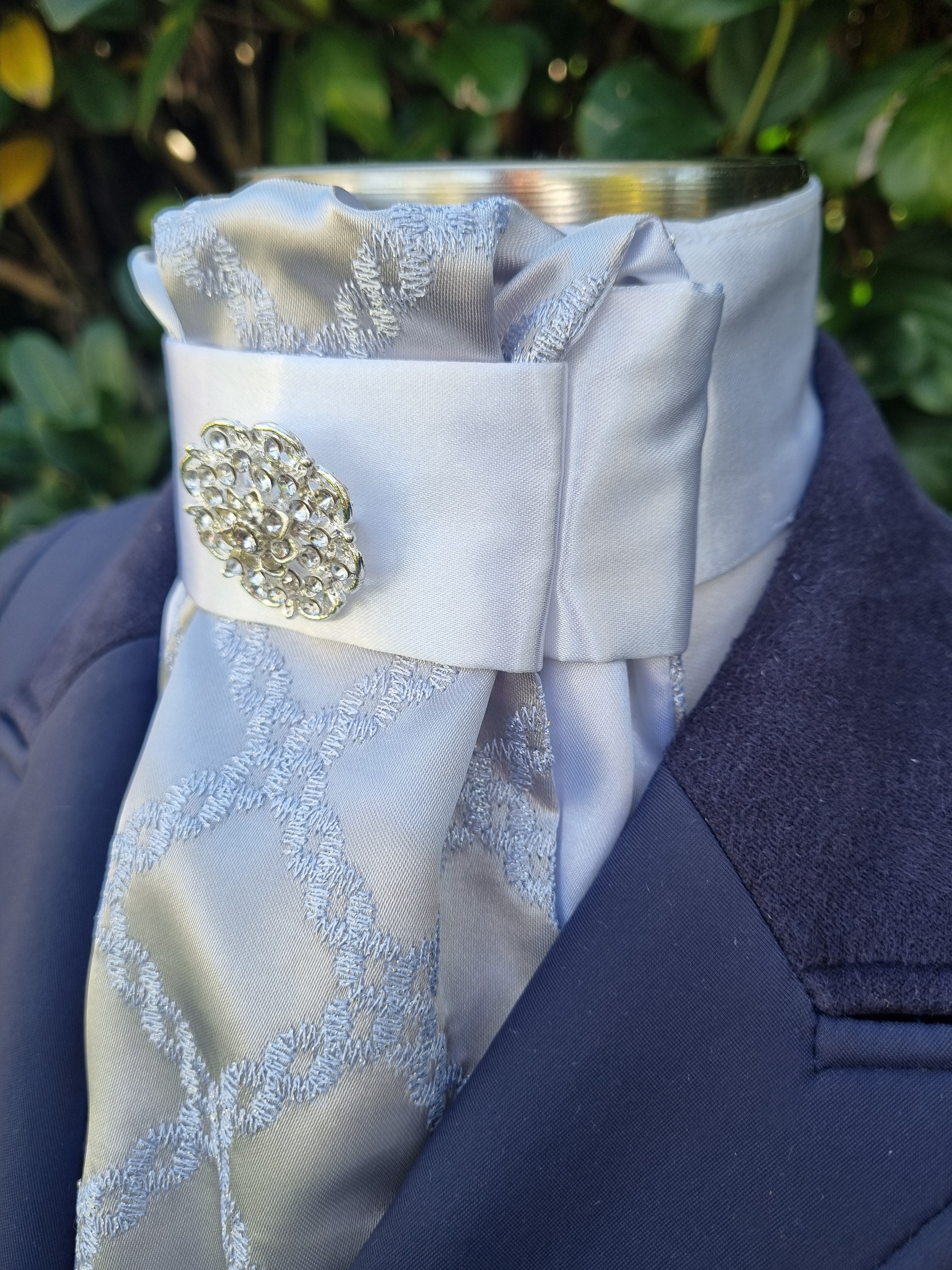 ERA Euro Lyndal Stock Tie – White satin and silver embroidered satin with brooch