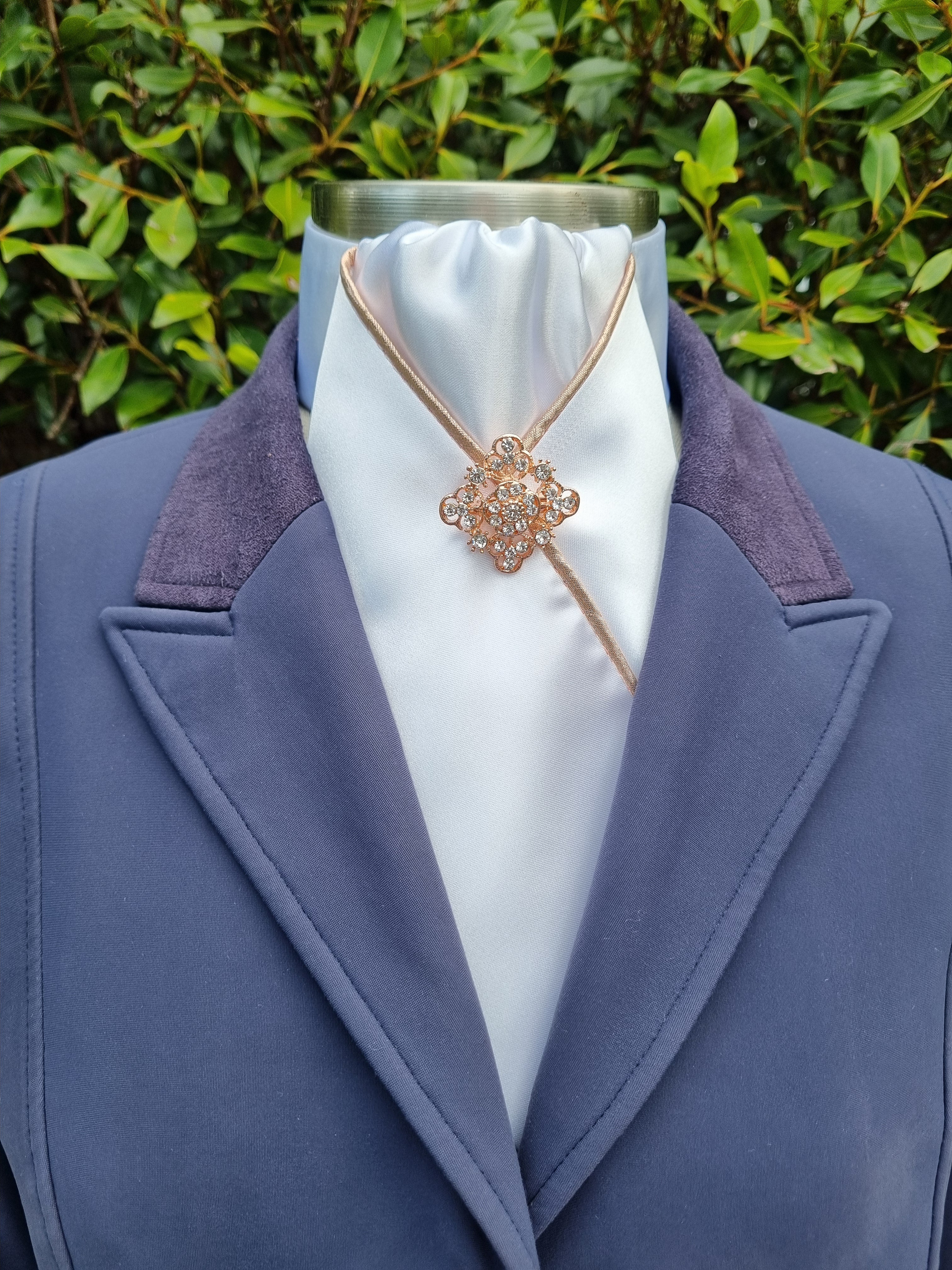 ERA HARLEY STOCK TIE – White satin, Rose Gold metallic piping and brooch