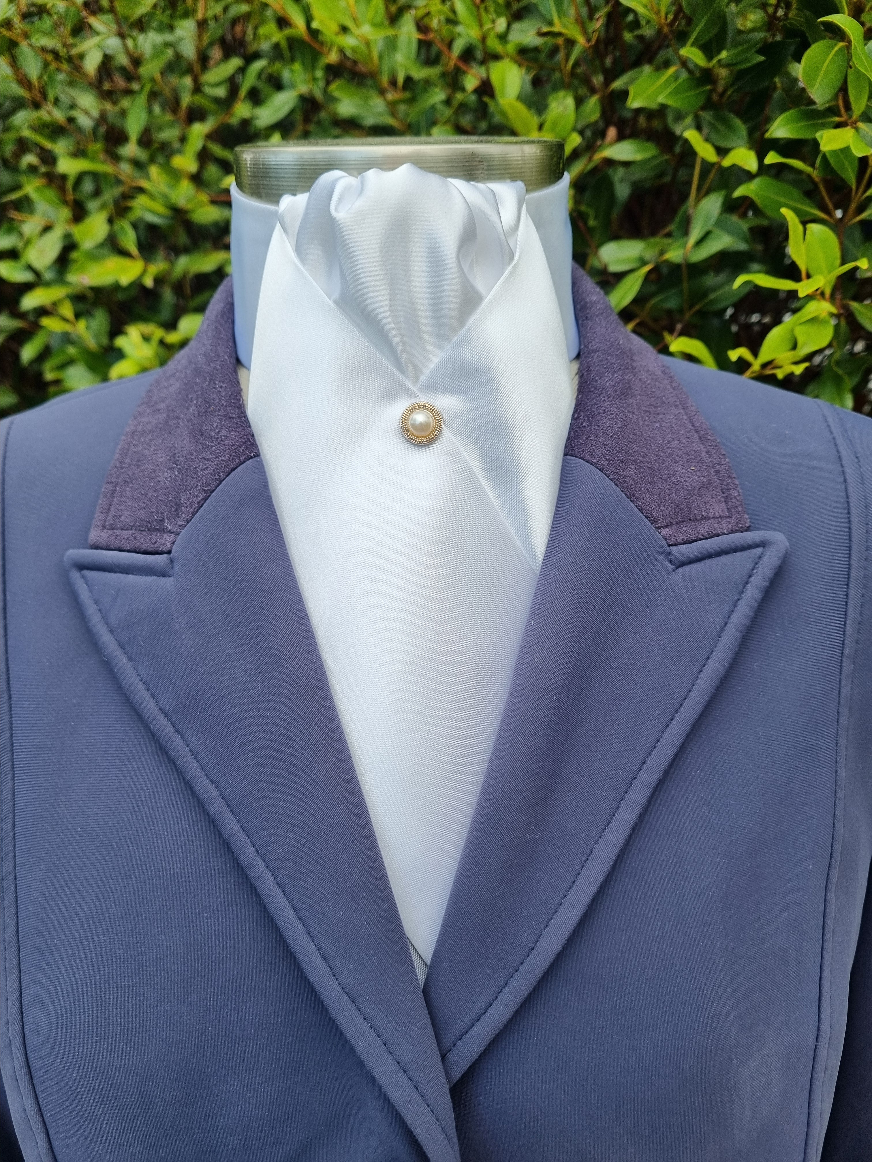 ERA “THE CLASSIC” STOCK TIE – White satin with stud pin