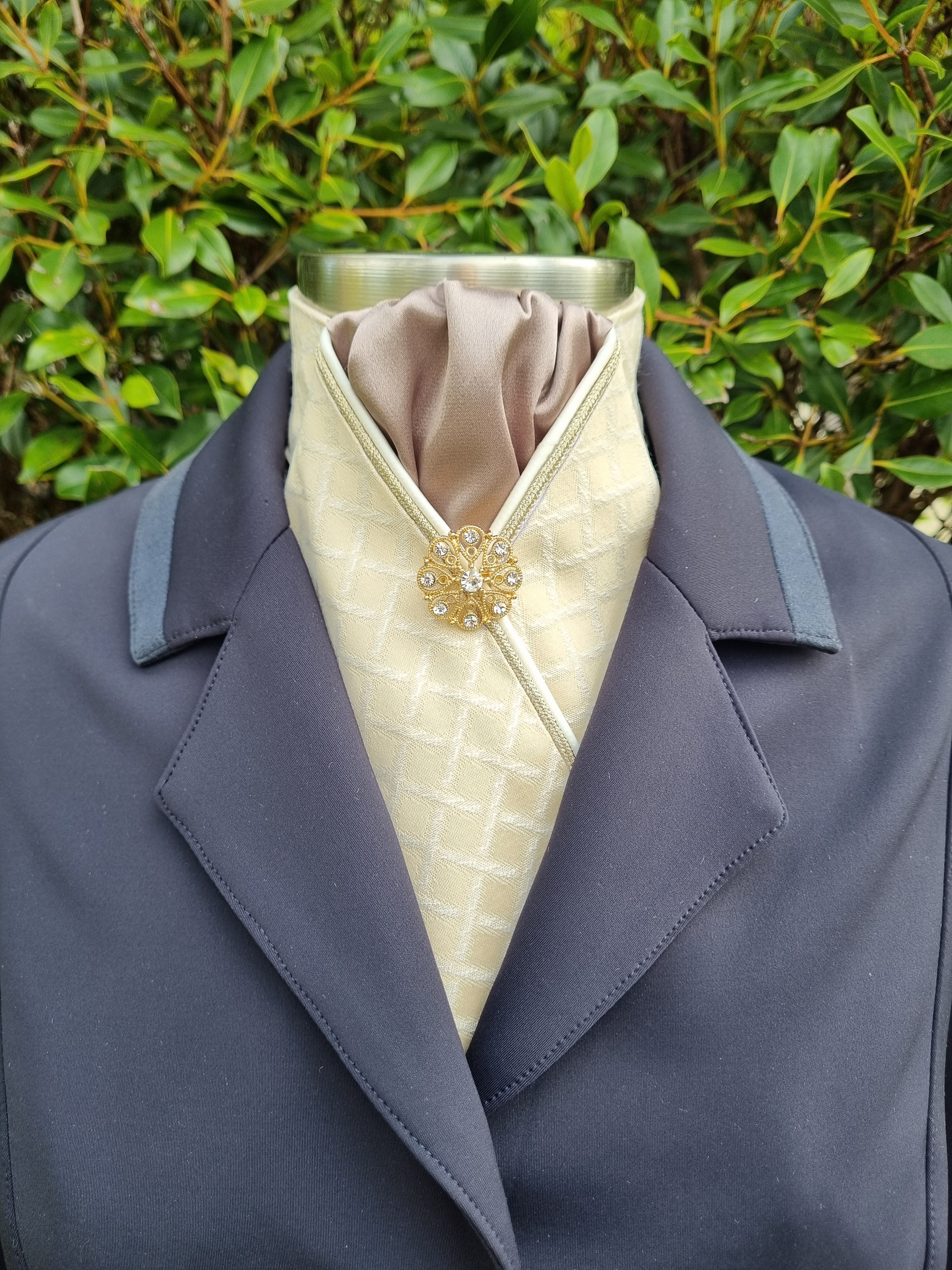 ERA Designer Collection Pre-tied Stock Tie – Cream check with Mocha and gold brooch
