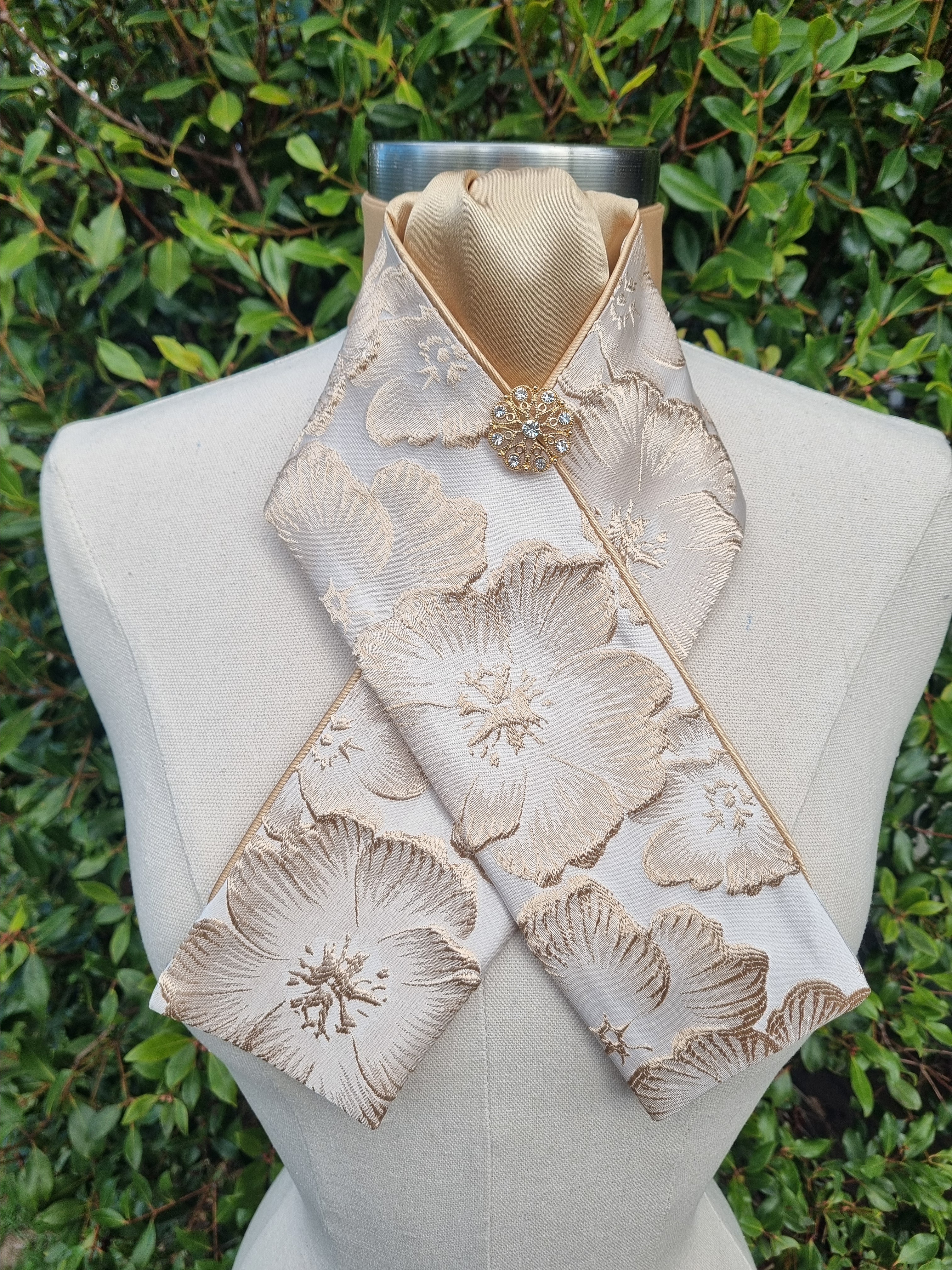 ERA Designer Collection Pre-tied Stock Tie – Hibiscus Gold