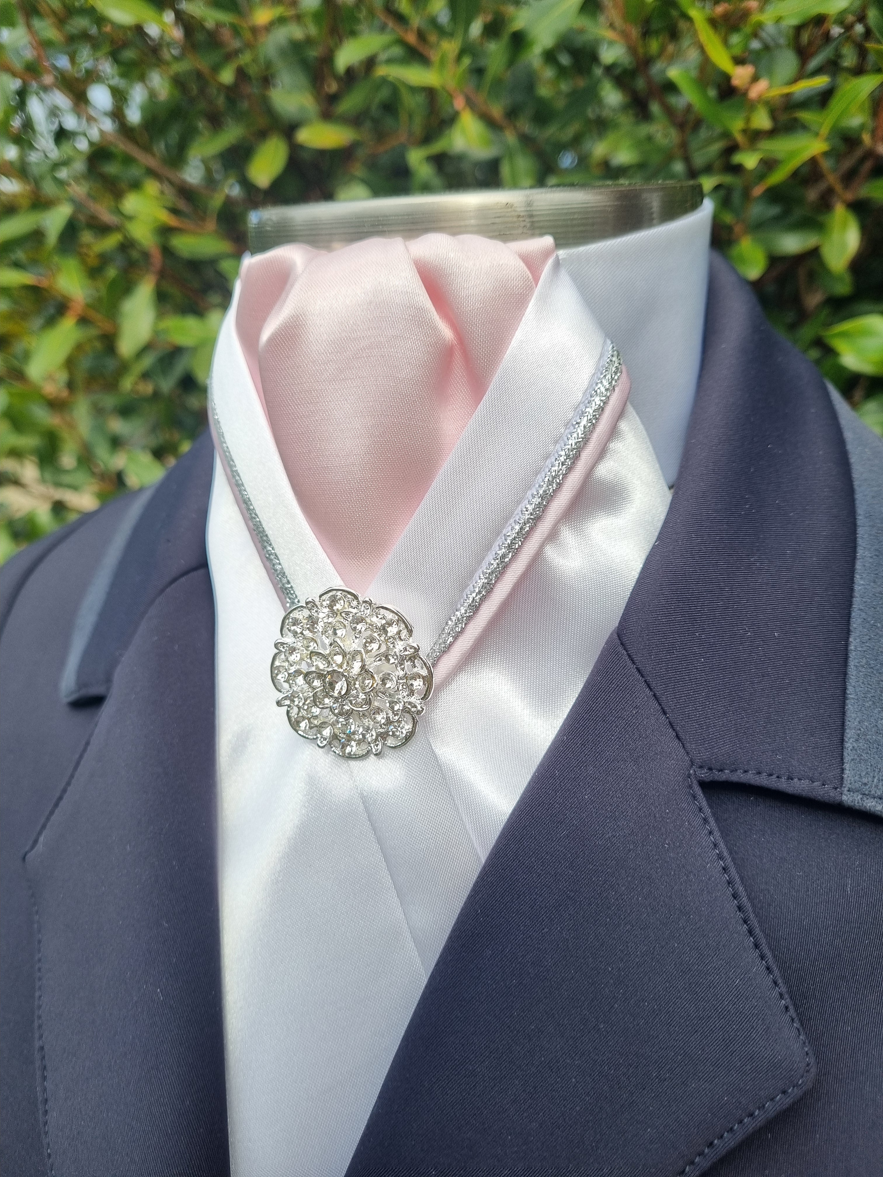 ERA RACHAEL STOCK TIE – White satin and Pale Pink, with silver & pale pink “V” piping & brooch