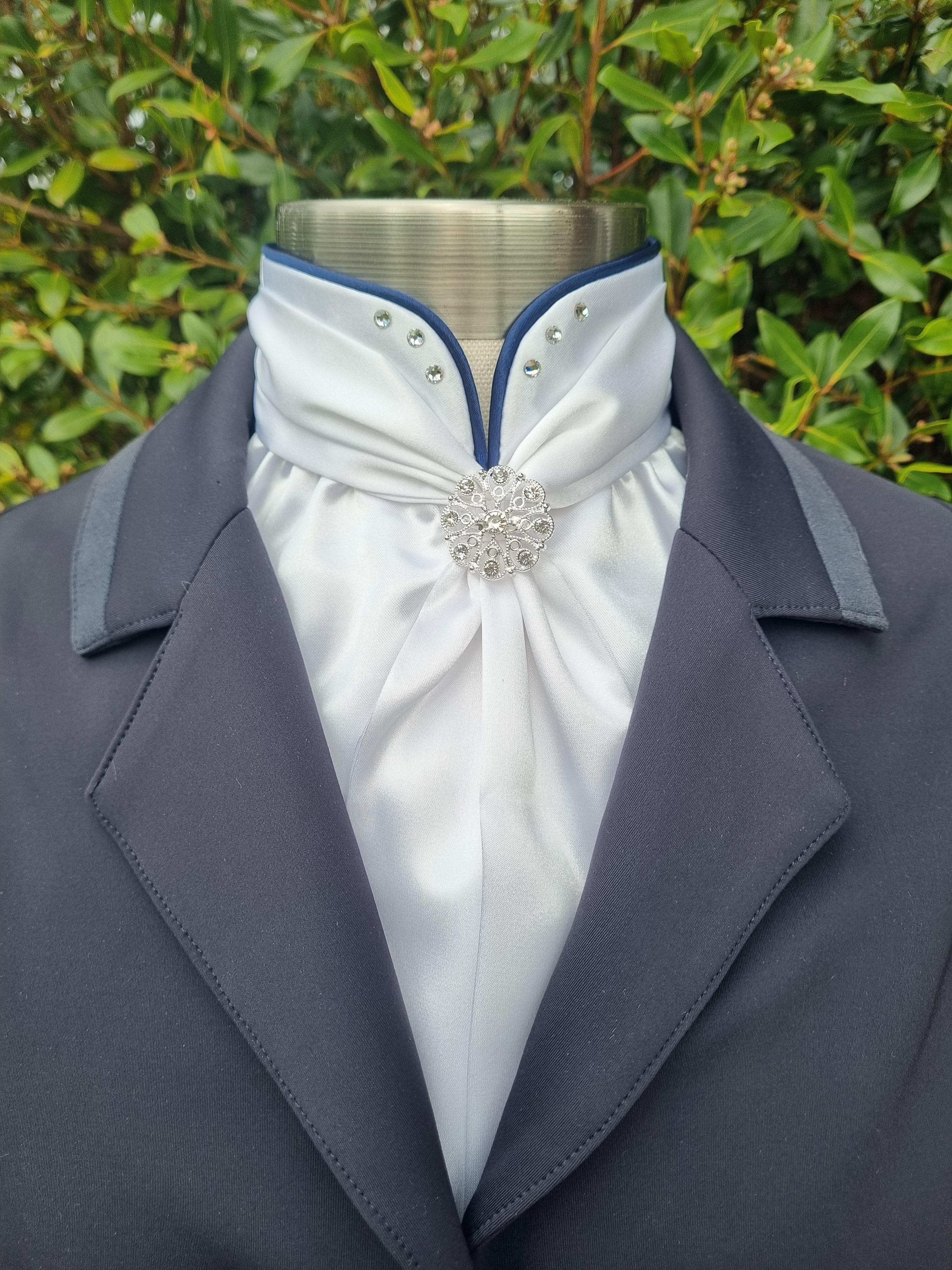 ERA Euro Elle Split Collar Stock Tie – Soft Ties with Split collar, navy piping, Swarovski elements and Brooch